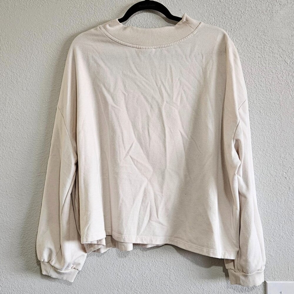 Ava & Viv 2X Long Sleeve Cropped Cream Sweatshirt